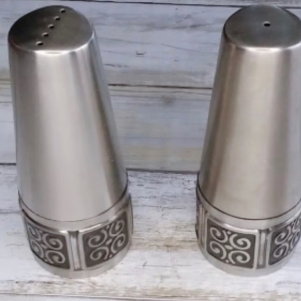 Mid century modern salt and pepper shakers metal G1